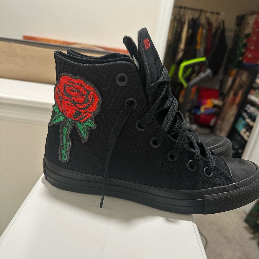 Converse high rose/ mens size 5/ women’s size 7